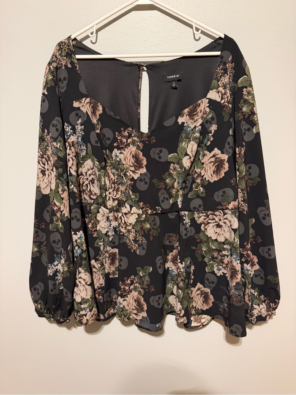 Torrid Black Skull Floral Peplum Blouse Sweetheart Neck Long Sleeve Size 3